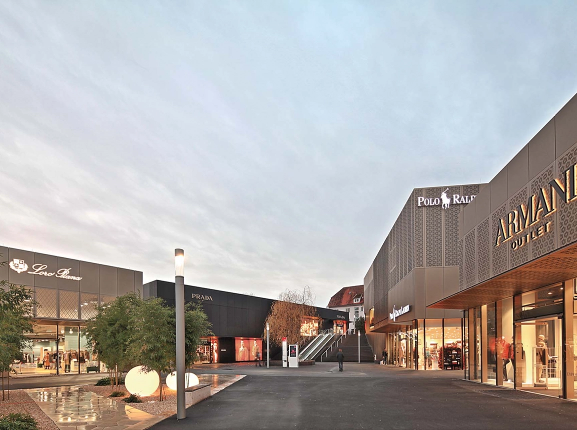 Outletcity - construction and conversion of an existing building - view of the inner area -  perforated façade panels
